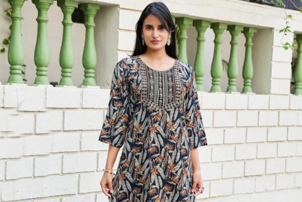 CLOA Women Botanical Print Rayon Straight Kurti